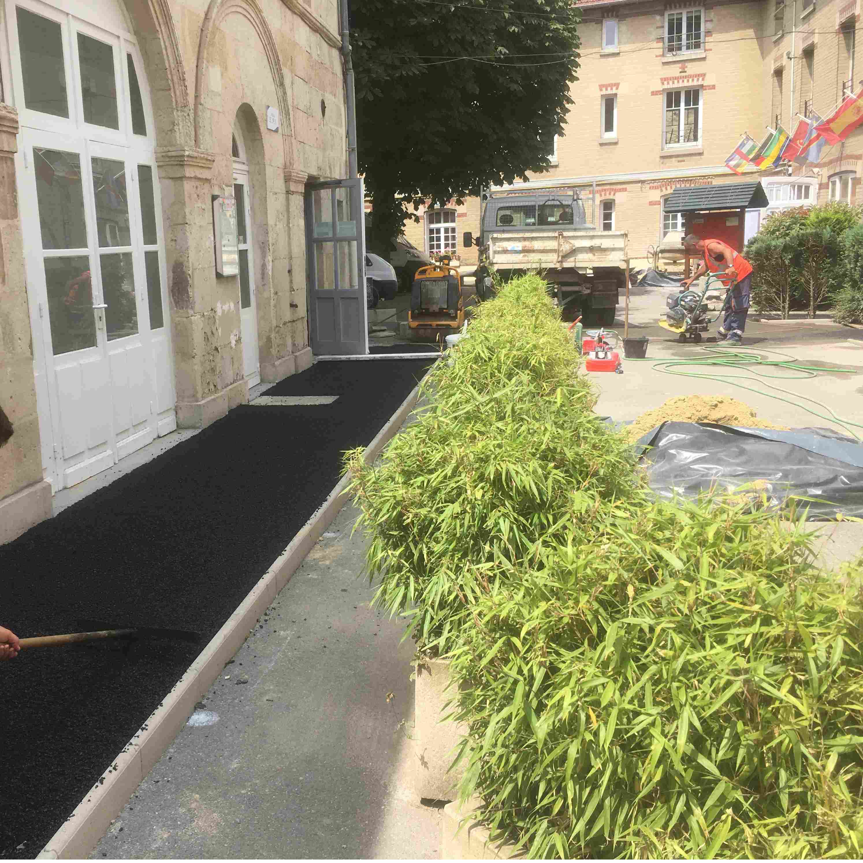 Compiègne travaux rampe handicapé
