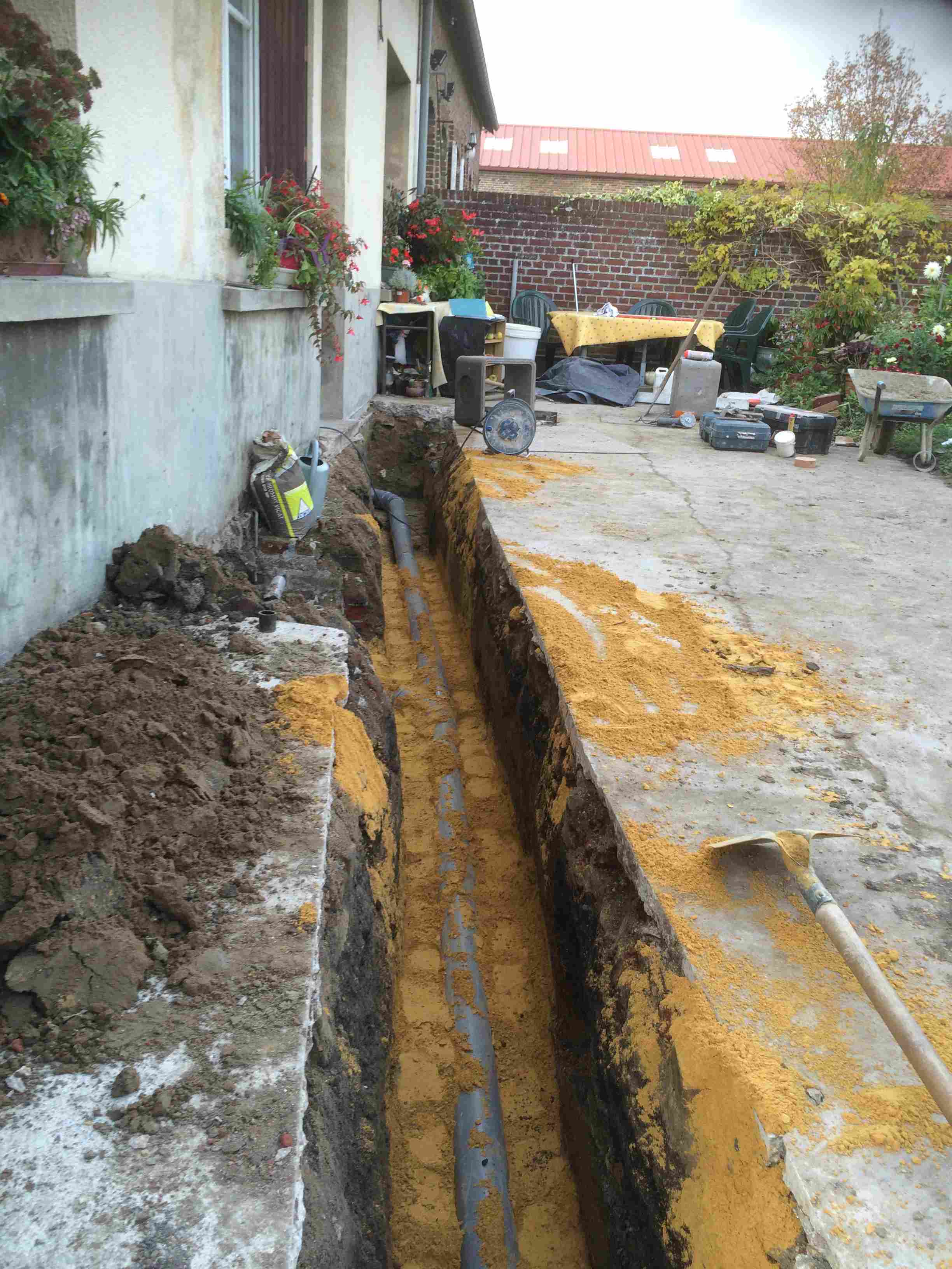 Tout à l'égout saignée fondations maison
