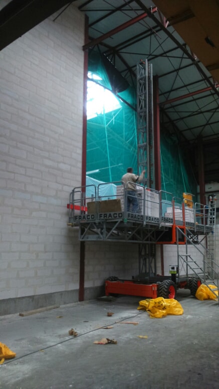 Chevrières échaffaudage construction mur béton