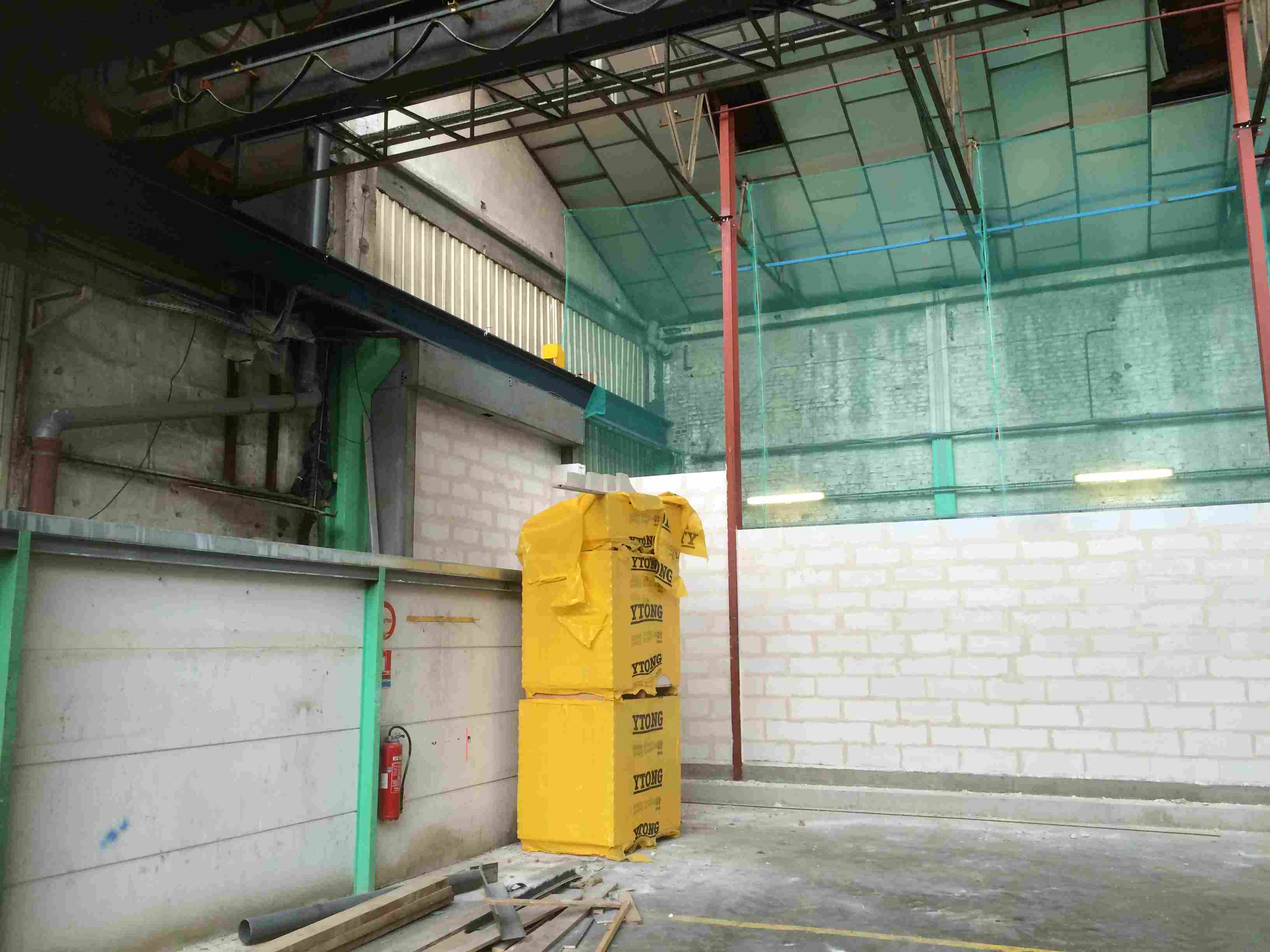 Chevrières industrie mur béton